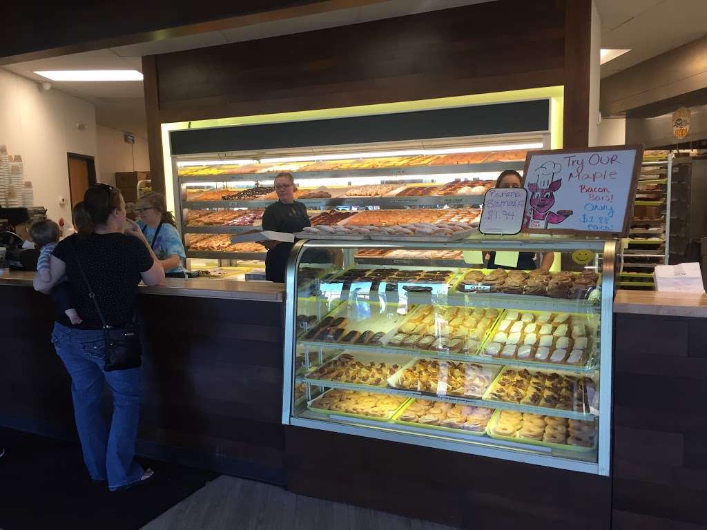 Donut Den | 3043 Theodore St, Joliet, IL 60435, USA | Phone: (815) 267-3810