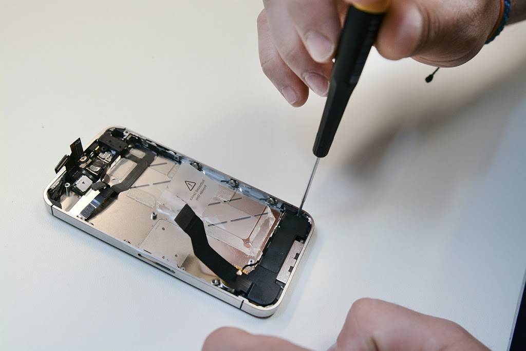 CPR Cell Phone Repair Charlotte - S. Tryon | 12806 S Tryon St Suite 280, Charlotte, NC 28273, USA | Phone: (704) 588-0520