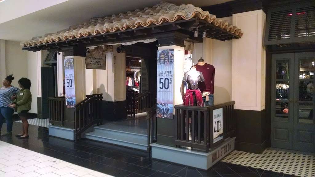 hollister co near me