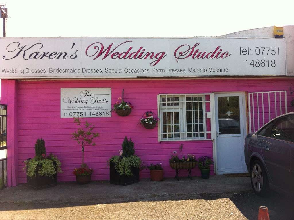 Karens Wedding Studio | HUNTS HILL FARM, Aveley Rd, Upminster RM14 2TG, UK | Phone: 07751 148618