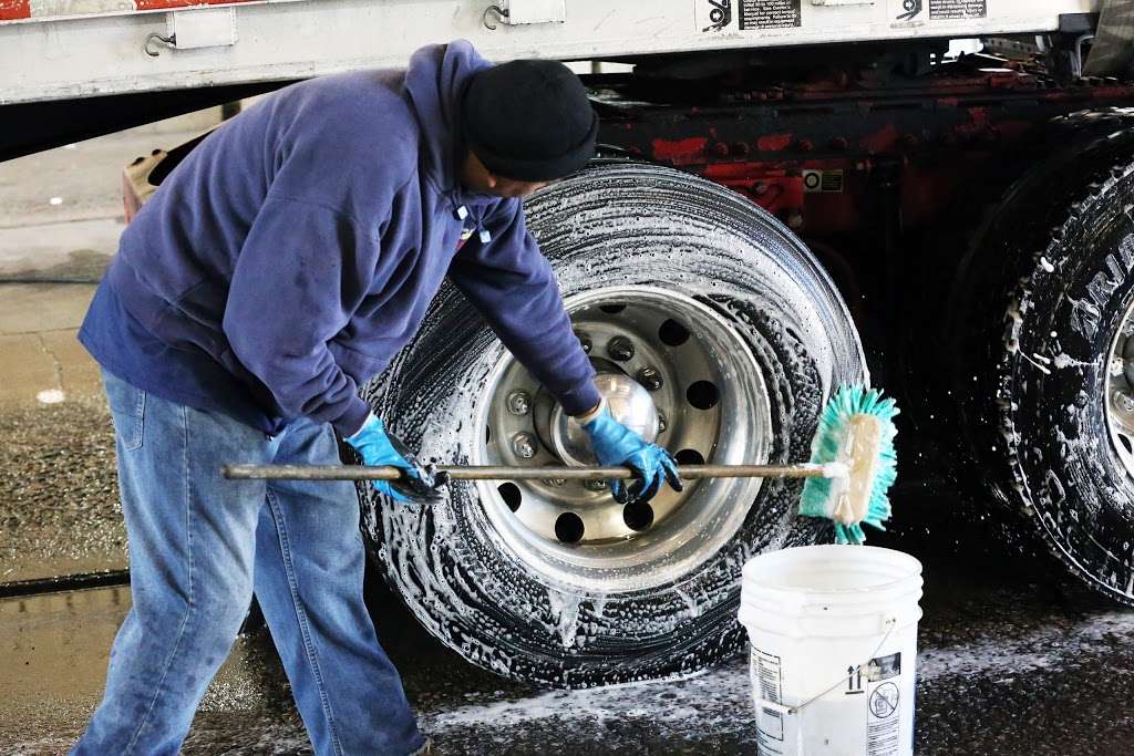 A&A Truck Wash | 2250A Main St, Barstow, CA 92311, USA | Phone: (760) 256-2404