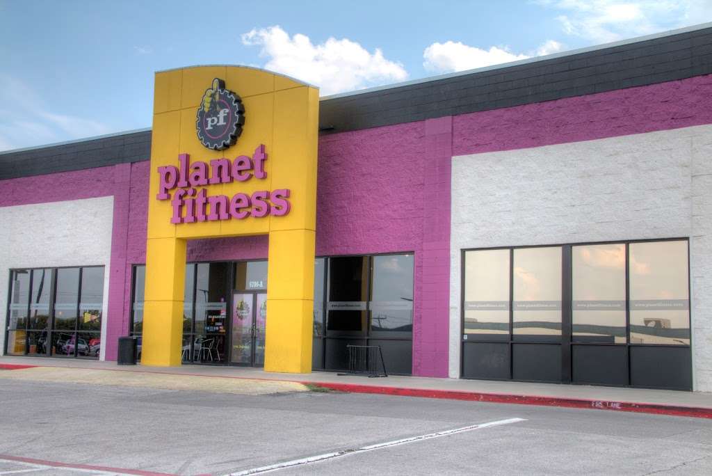 Planet Fitness | 6700 Huebner Rd, San Antonio, TX 78238, USA | Phone: (210) 888-5545