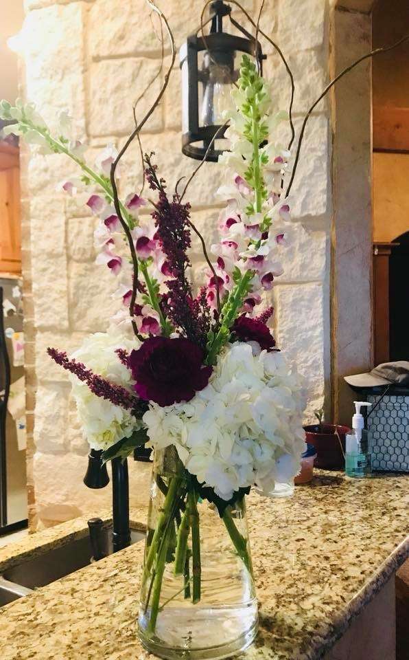 Petals Plus Florist & Gifts | 276 East Ovilla Road, Red Oak, TX 75154, USA | Phone: (972) 617-7587