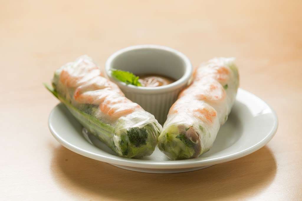 The Rolling Spring Roll | 228 W Jericho Turnpike, Syosset, NY 11791, USA | Phone: (516) 677-9090