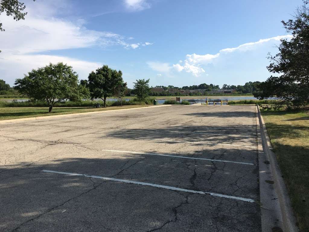 Car Park | 819-761 Lake St, Libertyville, IL 60048, USA