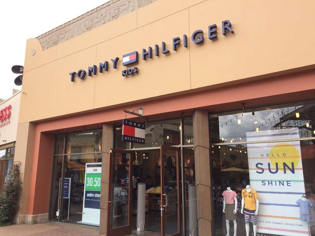 Lao plisseret boom Tommy Hilfiger - 100 Citadel Dr #519, Commerce, CA 90040