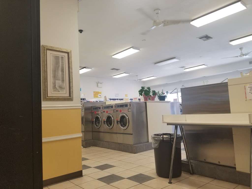 Quality Laundromat | 517 Chester Pike, Prospect Park, PA 19076, USA | Phone: (610) 583-0131