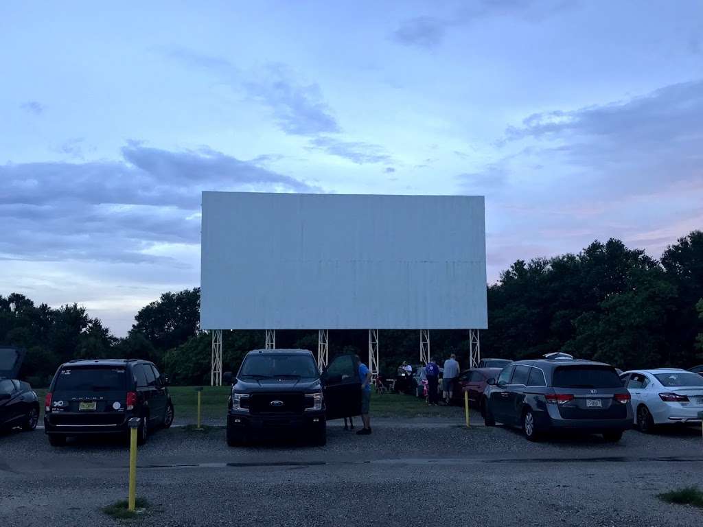 Silver Moon Drive-In Theatre | 4100 New Tampa Hwy, Lakeland, FL 33815, USA | Phone: (863) 682-0849