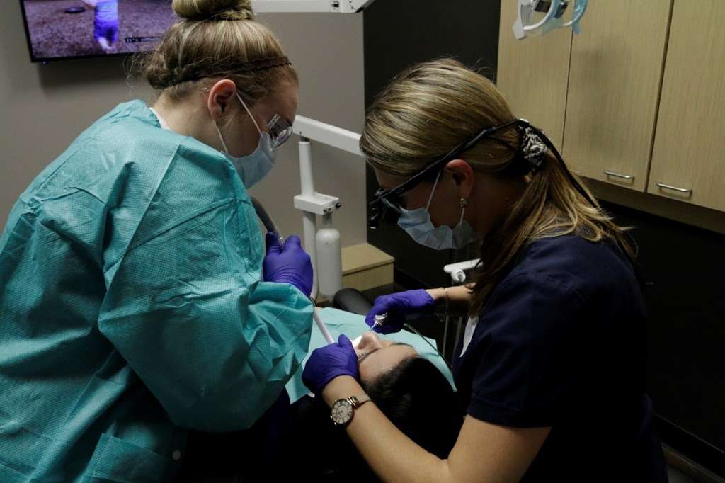 7 to 7 Dental & Orthodontics | 10730 Potranco Rd #111, San Antonio, TX 78251, USA | Phone: (210) 495-2000