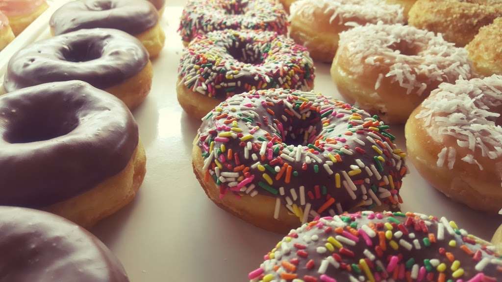 Country Donutz | 475 Jake Alexander Blvd W #105, Salisbury, NC 28147, USA | Phone: (980) 330-3420