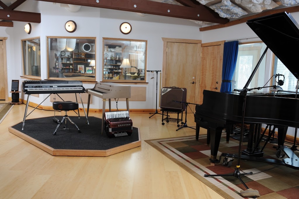 Starbell Hatchery Recording Studio | 18810 US-14, Harvard, IL 60033, USA | Phone: (815) 943-9020