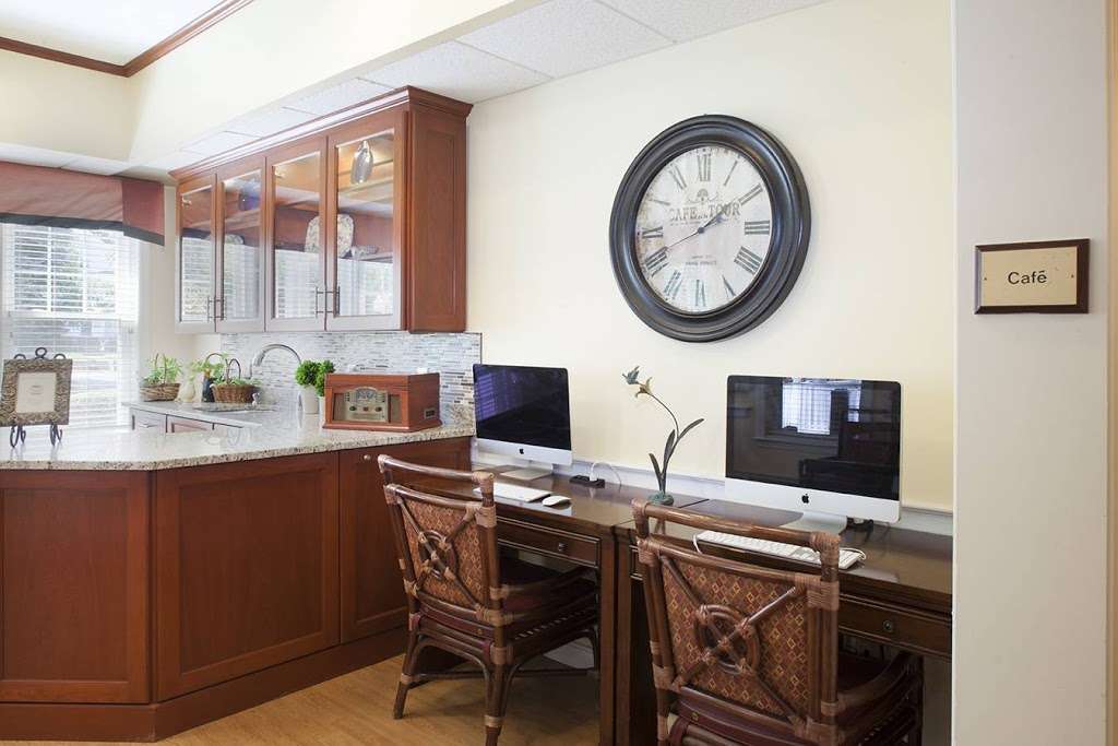Sunrise at Gardner Park | 73 Margin St, Peabody, MA 01960, USA | Phone: (978) 532-3200