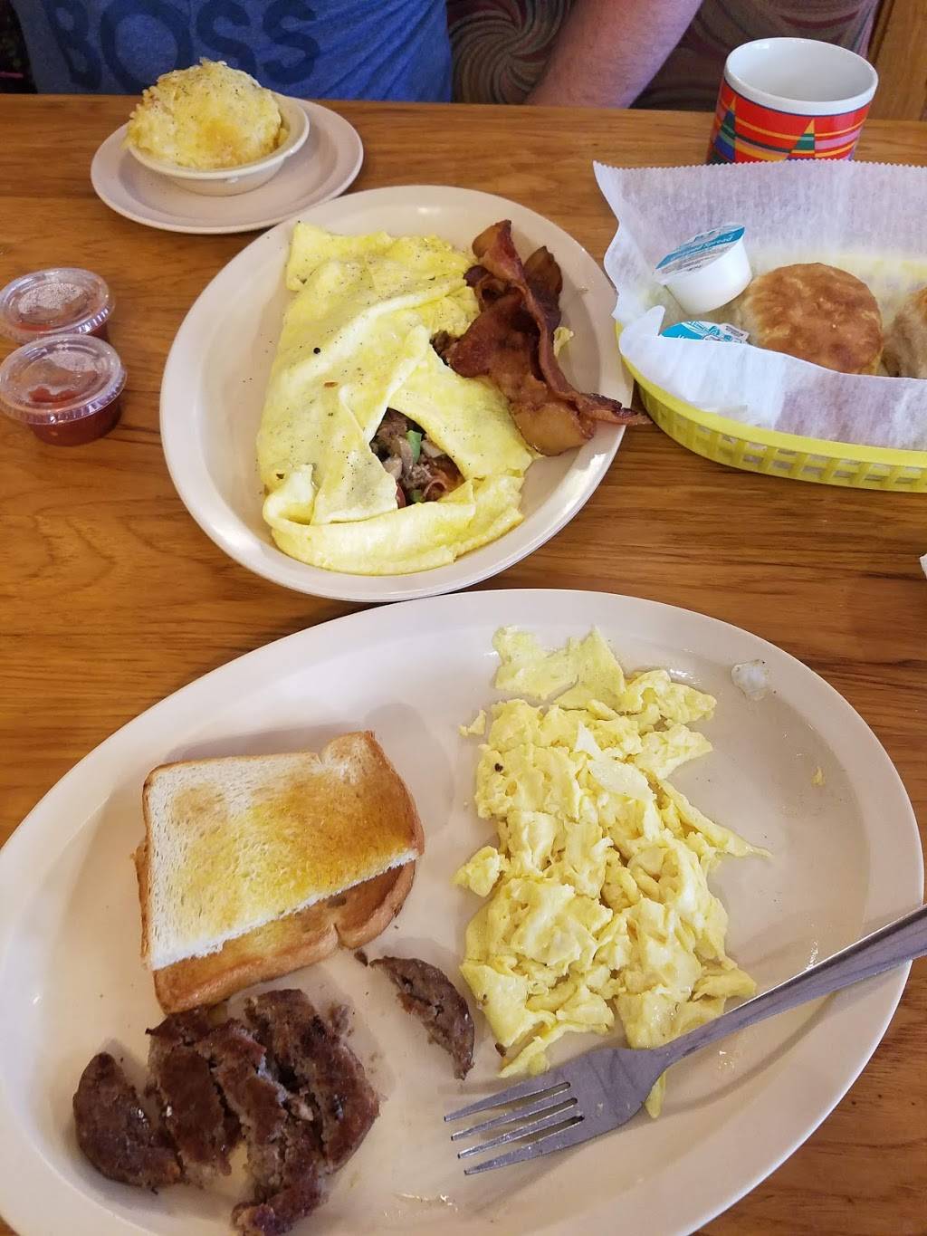 Sue’s Touch of Country Kitchen | 2605 Rockford Ln, Louisville, KY 40216, USA | Phone: (502) 450-5059