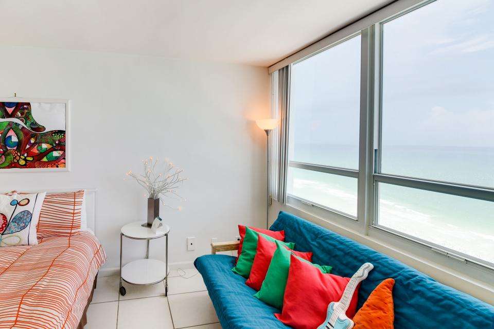 Miami Vacation Rentals by Vacasa | 5445 Collins Ave, Suite CU20, Miami Beach, FL 33140, USA | Phone: (855) 861-5757