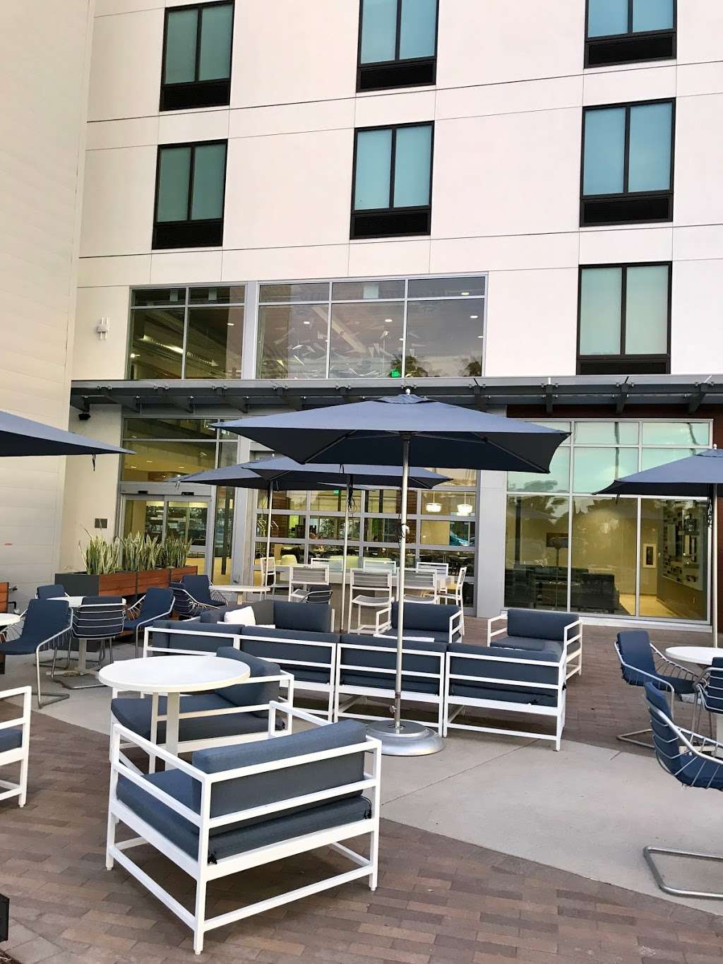 Hampton Inn & Suites San Diego Airport Liberty Station | 2211 Lee Ct, San Diego, CA 92101 | Phone: (619) 881-2710