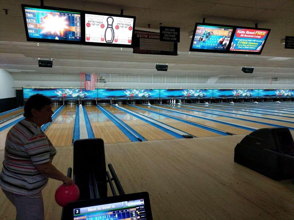 Holiday Bowl | 29 Spruce St, Oakland, NJ 07436, USA | Phone: (201) 337-6516