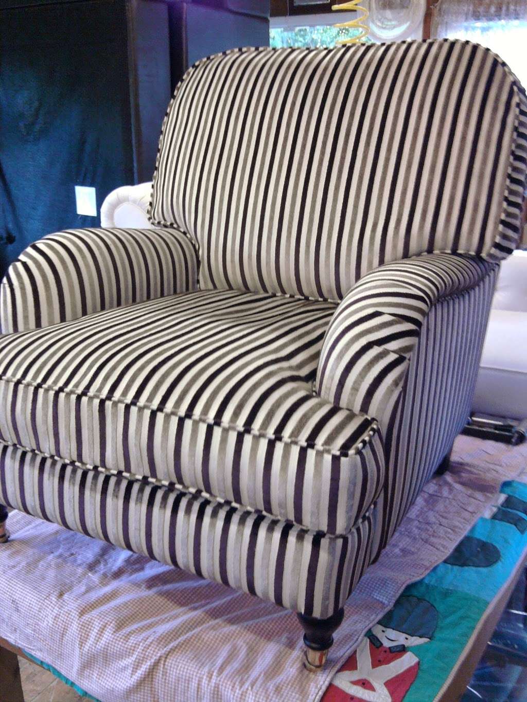 Stuart Weston Upholstery | 198B Ingrave Rd, Brentwood CM13 2AG, UK | Phone: 01277 203807