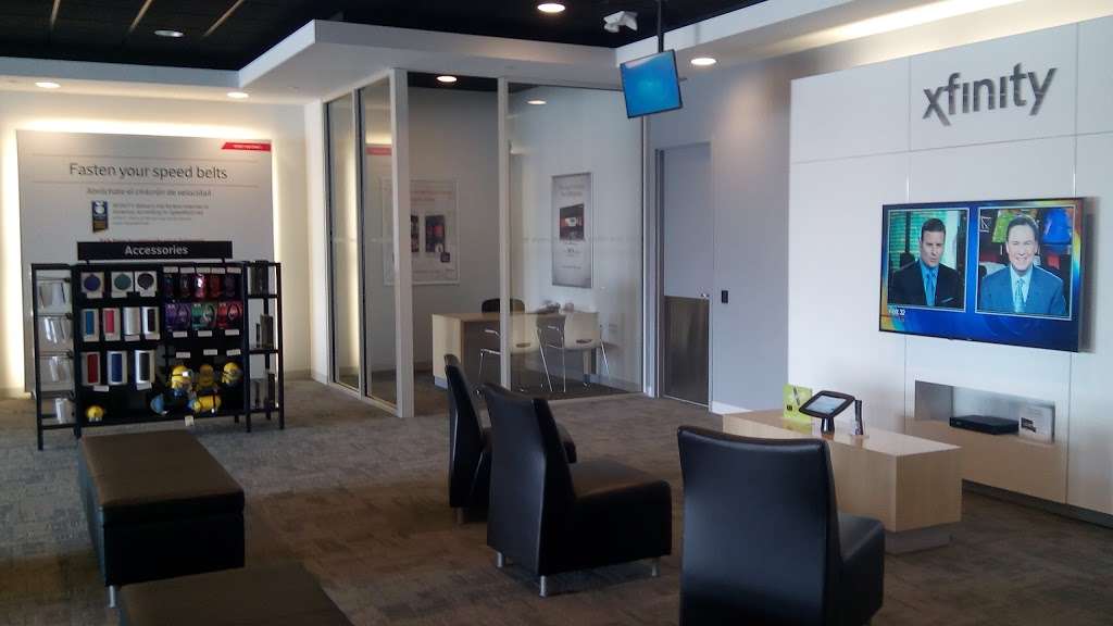 Xfinity Store by Comcast | 1122 W Boughton Rd, Bolingbrook, IL 60440, USA | Phone: (800) 266-2278