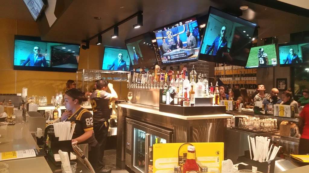 Buffalo Wild Wings | 134-15 20th Ave, College Point, NY 11356 | Phone: (718) 353-9453