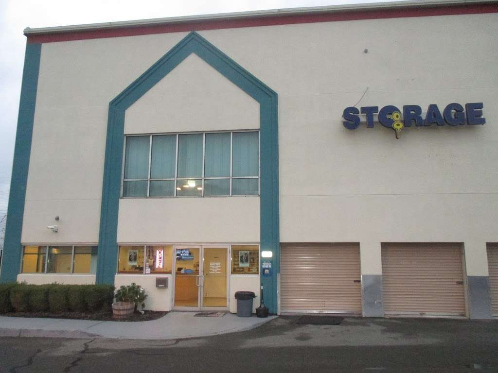 NJ Self Storage | 2425 Tonnelle Ave, North Bergen, NJ 07047 | Phone: (201) 392-9270