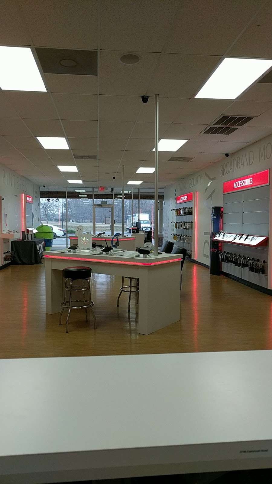 Verizon Authorized Retailer – Russell Cellular | 2736 Fairground Rd Space B, Goochland, VA 23063, USA | Phone: (804) 424-2040