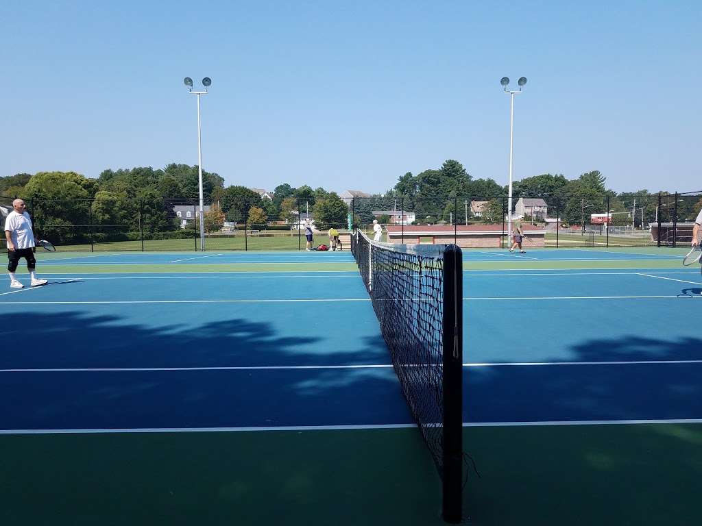 Dobbins Tennis Courts | 1-, 135 Hemlock Rd, Wakefield, MA 01880, USA