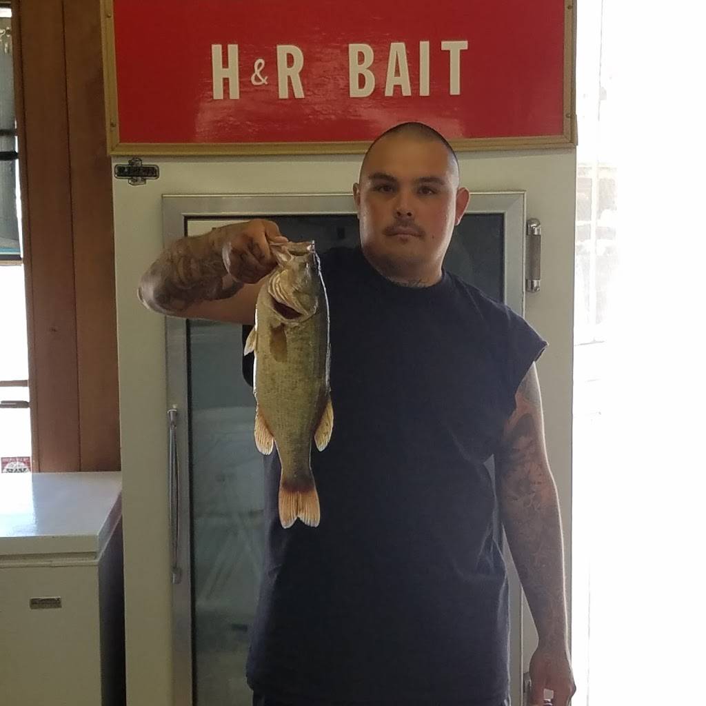 H & R Bait & Tackle | 1850 W Charter Way, Stockton, CA 95206, USA | Phone: (209) 463-1938