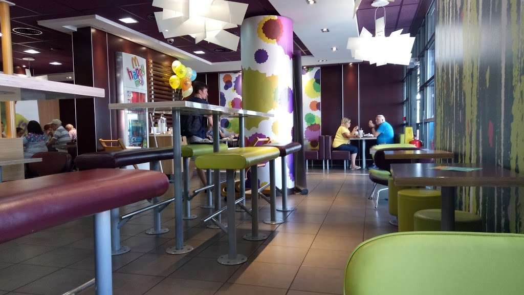 McDonalds | THE OAKS RETAIL PARK, Howard Way, Harlow CM20 2AB, UK | Phone: 01279 635060