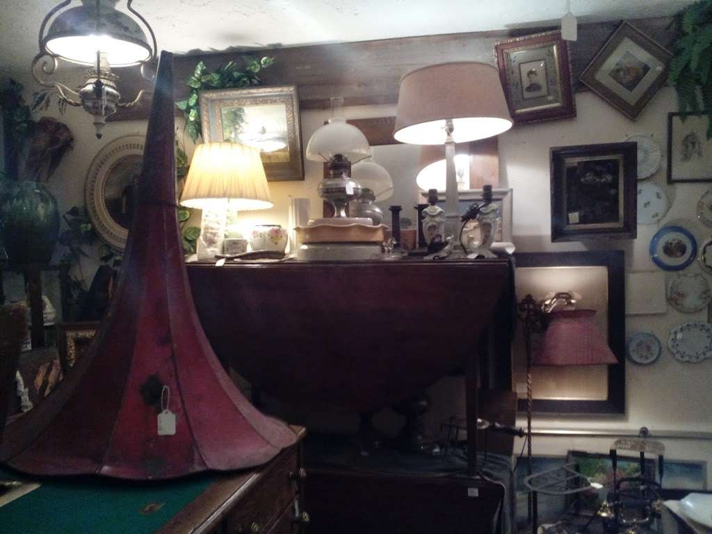 White Lion Antiques | 113 S Main St, Kirklin, IN 46050 | Phone: (765) 279-5777