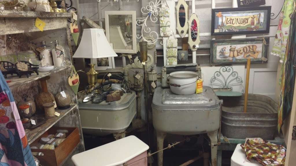 Nicoles Warehouse Antiques And Collectibles | 33 N Parish Ave # C, Johnstown, CO 80534, USA | Phone: (970) 587-1000