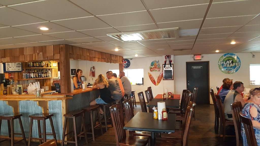 Mulligans On the Lake | 6049 W Lake Rd, Ozawkie, KS 66070, USA | Phone: (785) 484-2598