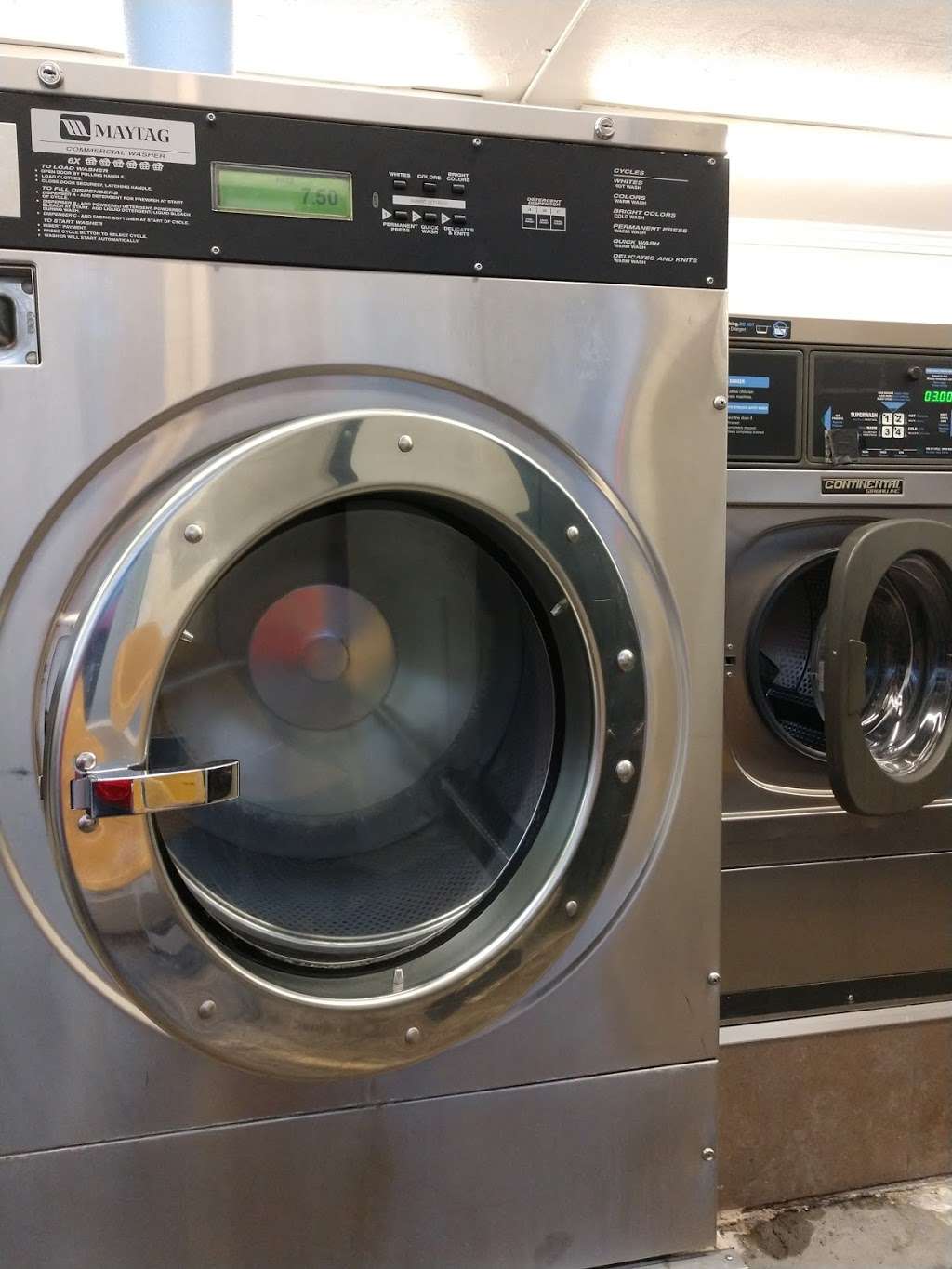 Adams Square Coin Laundry | 1023 E Chevy Chase Dr, Glendale, CA 91205, USA | Phone: (747) 240-6112