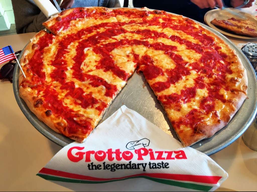 Grotto Pizza | 8-10 York Beach Mall, Highway One, Bethany Beach, DE 19930 | Phone: (302) 537-3289