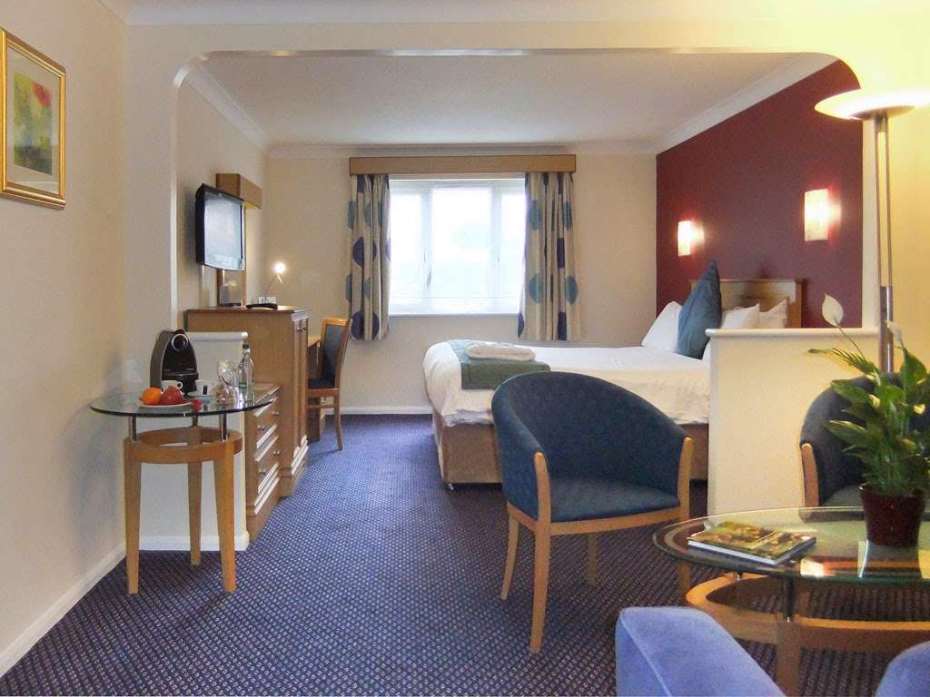 Mercure Hatfield Oak Hotel | Roehyde Way, Hatfield AL10 9AF, UK | Phone: 01707 275701