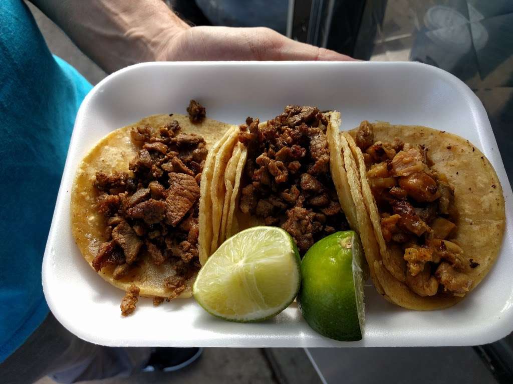 Tacos Manuel | Mabury St, Santa Ana, CA 92705 | Phone: (714) 720-0889