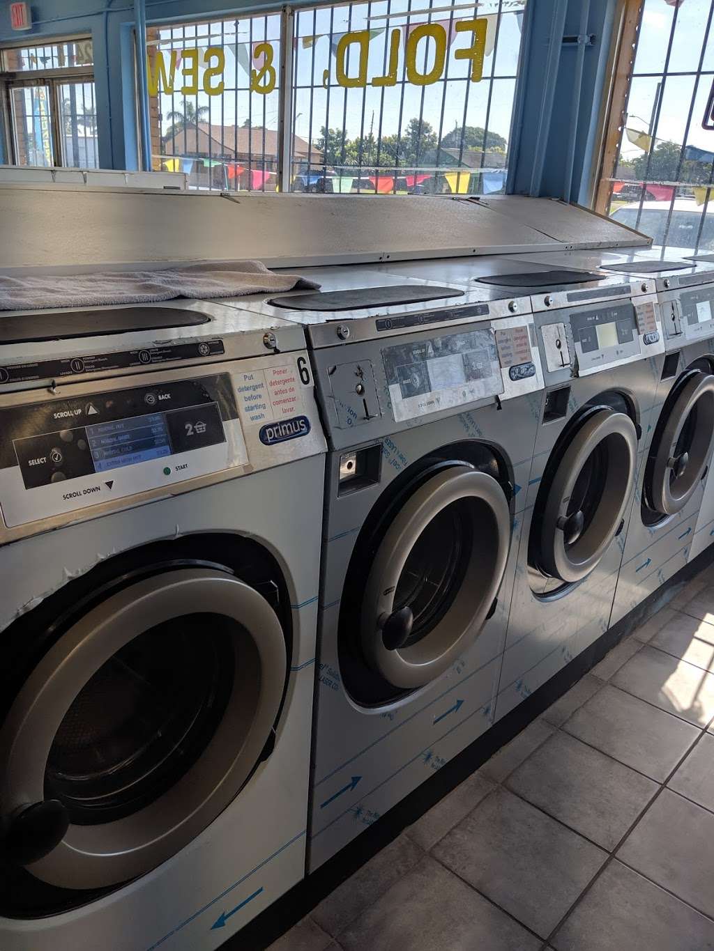 Glades Laundromat | 624 NW 16th St, Belle Glade, FL 33430, United States | Phone: (561) 983-8091