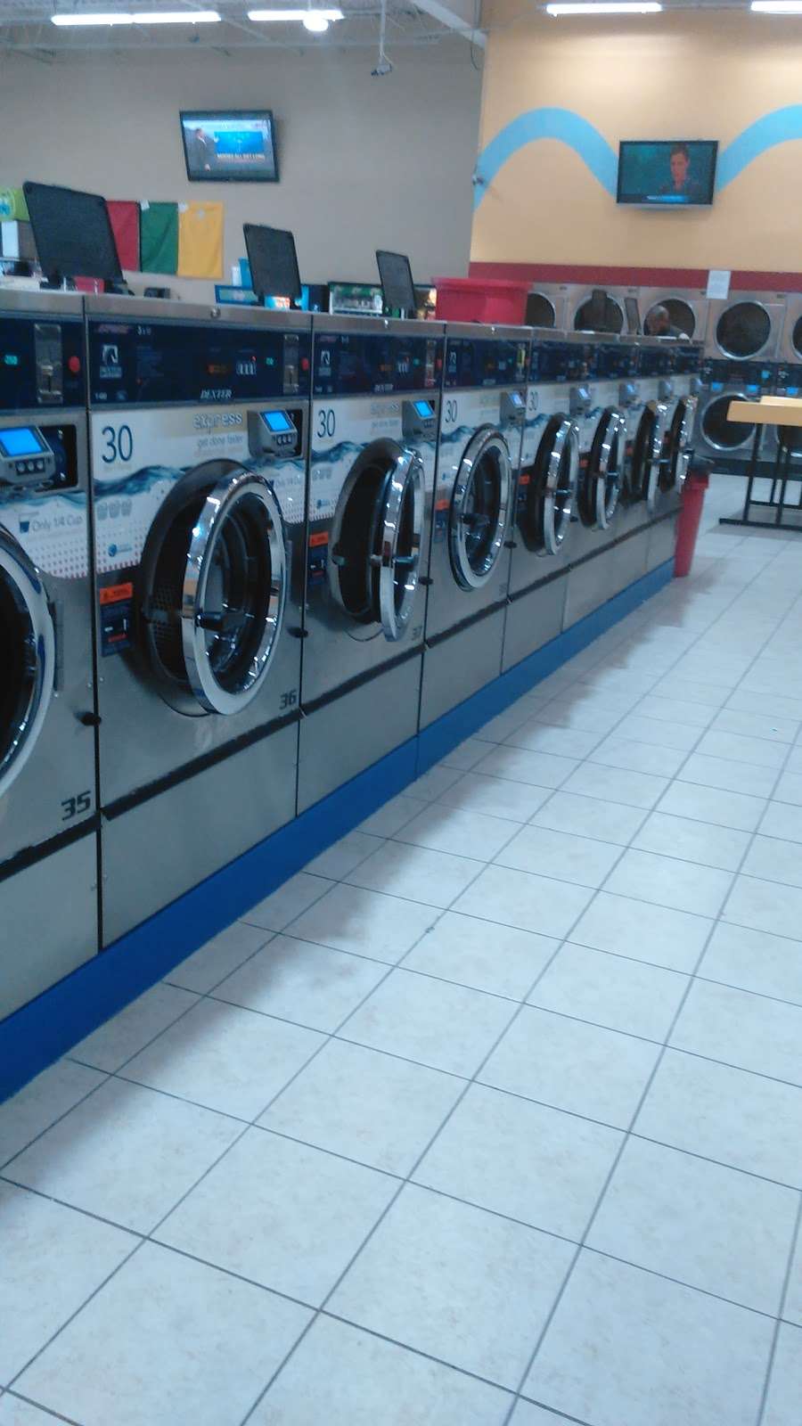 Indyland Laundromat | 9940 E 38th St, Indianapolis, IN 46235 | Phone: (317) 472-9968