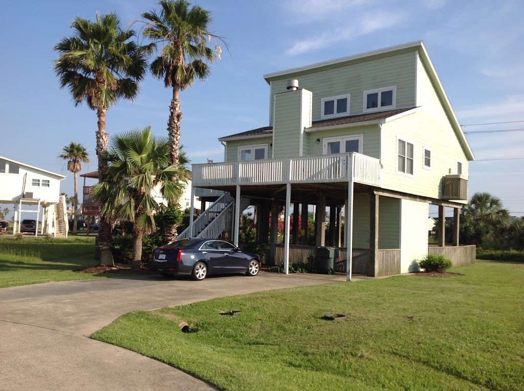 Coconut Villa | 13956 Pirates Beach Blvd, Galveston, TX 77554, USA | Phone: (214) 797-1212