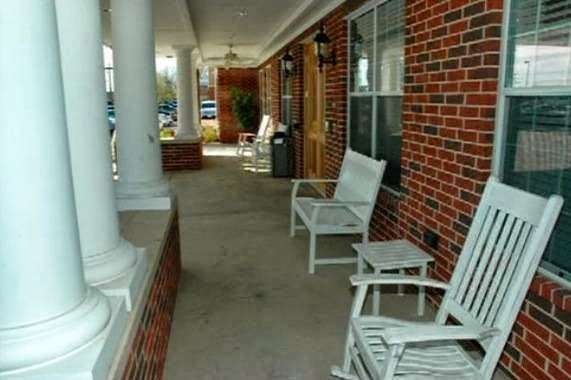 Colonial Oaks Senior Living at Westchase | 11395 Richmond Ave, Houston, TX 77082 | Phone: (281) 759-2900