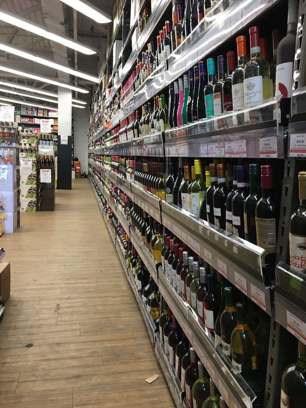 Wine & Liquor Superstore | 815 Hutchinson River Pkwy, The Bronx, NY 10465, USA | Phone: (718) 684-1481