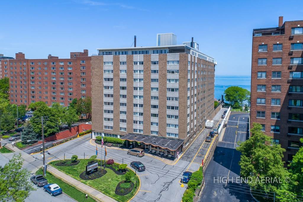 The Shoreham Apartments | 11800 Edgewater Dr, Lakewood, OH 44107, USA | Phone: (866) 647-9199