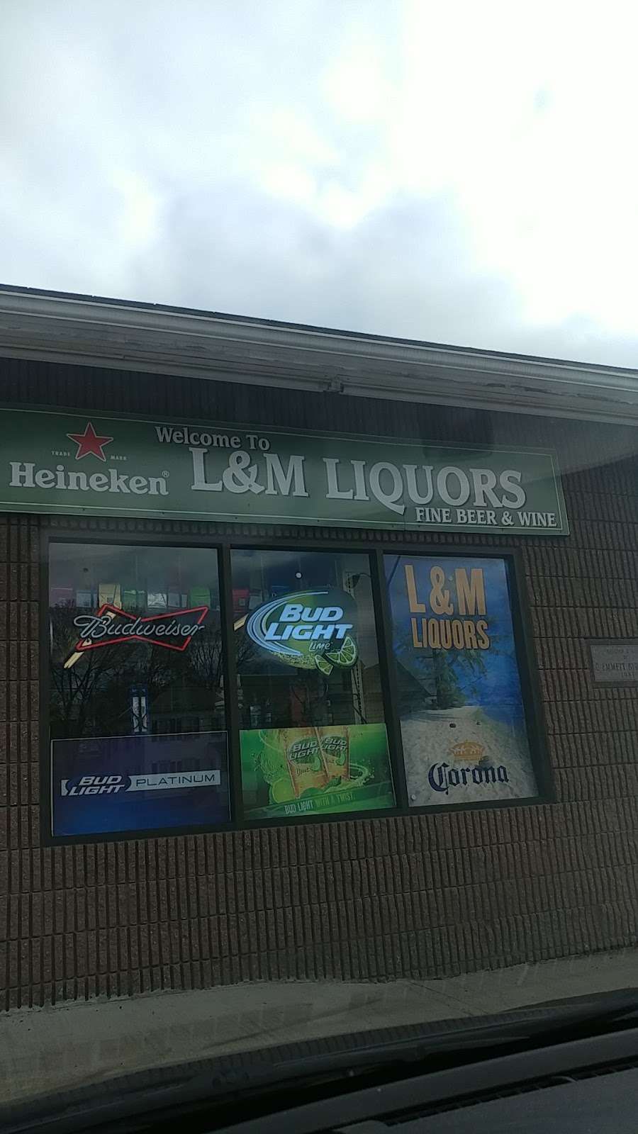 L&M Liquors | 424 Chelmsford St, Lowell, MA 01851, USA | Phone: (978) 458-7111