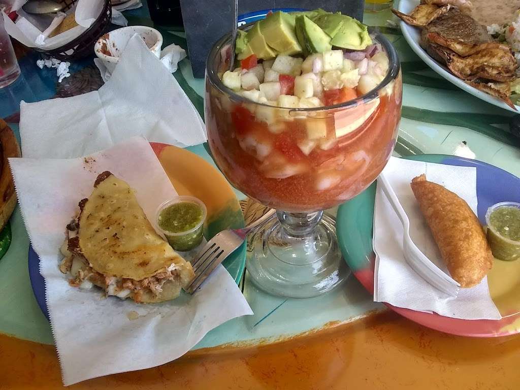 Mariscos Las Islitas | 11111 Main St, Lamont, CA 93241, USA | Phone: (661) 845-7586