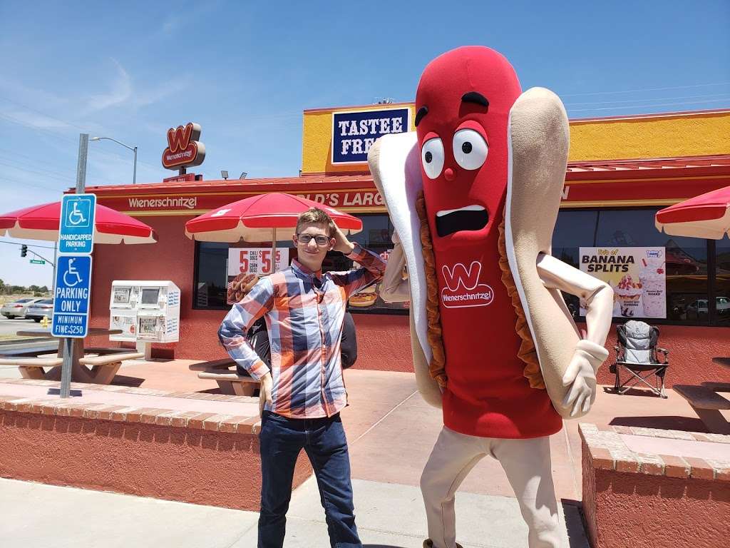 Wienerschnitzel | 42741 45th St W, Lancaster, CA 93536, USA | Phone: (661) 718-0433