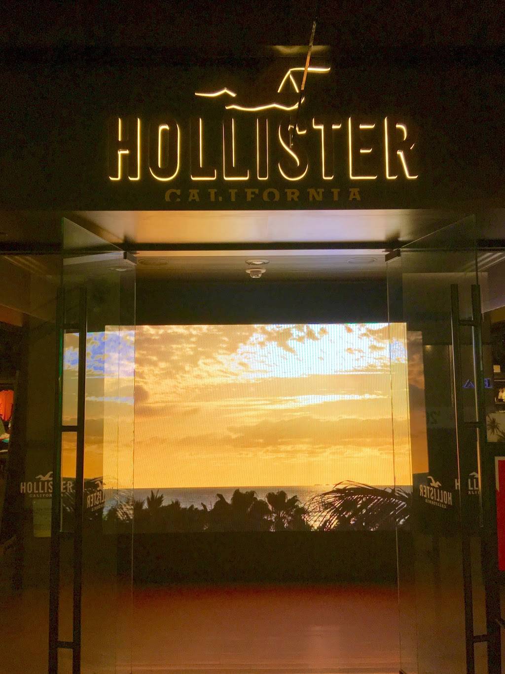 Hollister Co. | 3200 S Las Vegas Blvd #2140, Las Vegas, NV 89109, USA | Phone: (702) 696-0480