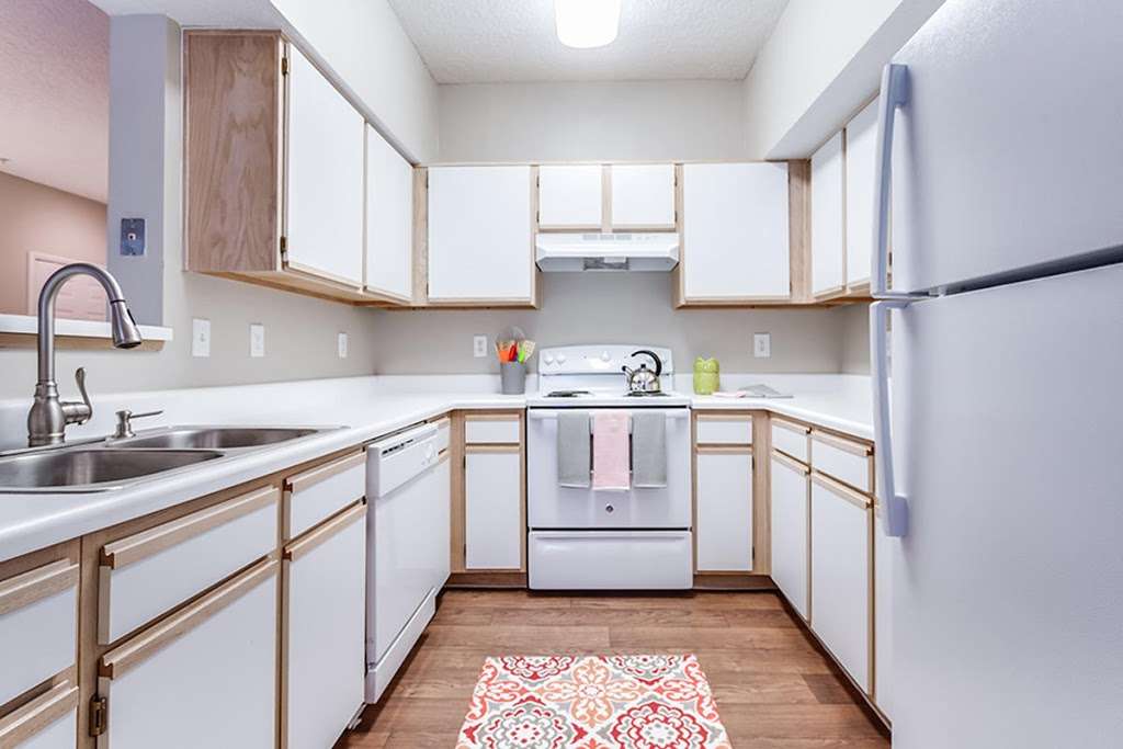 Waterford Creek Apartments | 10510 Waterford Creek Ln, Charlotte, NC 28212, USA | Phone: (704) 675-7392