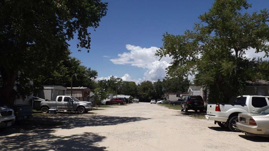 Bayview Mobile Home Park | 326 Jasper St, Bacliff, TX 77518 | Phone: (832) 422-7368