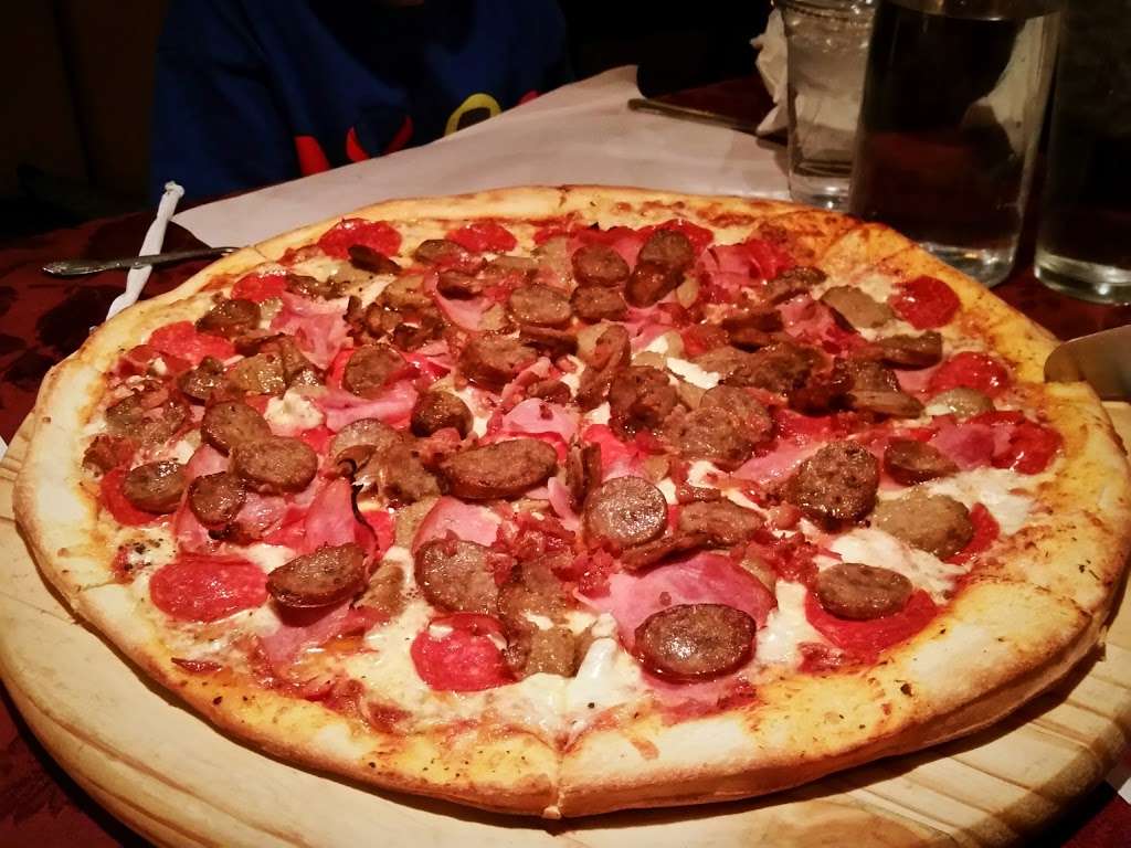 Lunas Pizza | 1002 W State Rd 434, Longwood, FL 32750, USA | Phone: (407) 830-6119