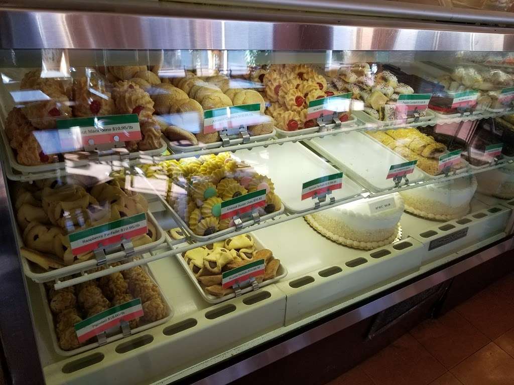 Ferrara Bakery | 2210 W Taylor St, Chicago, IL 60612, USA | Phone: (312) 666-2200