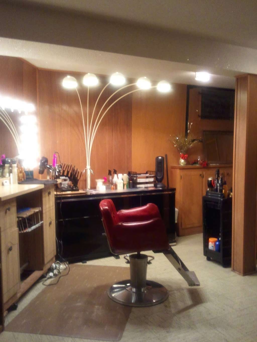 HeadWorks Salon | 5240 Elmwood Ave, Kansas City, MO 64130 | Phone: (888) 614-3791